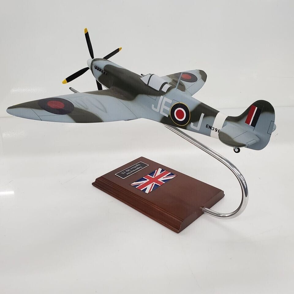 Huge DESK TOP Daron 1:24 RAF Spitfire Mk. IX WW2 Fighter Plane = SPECIAL READ AD