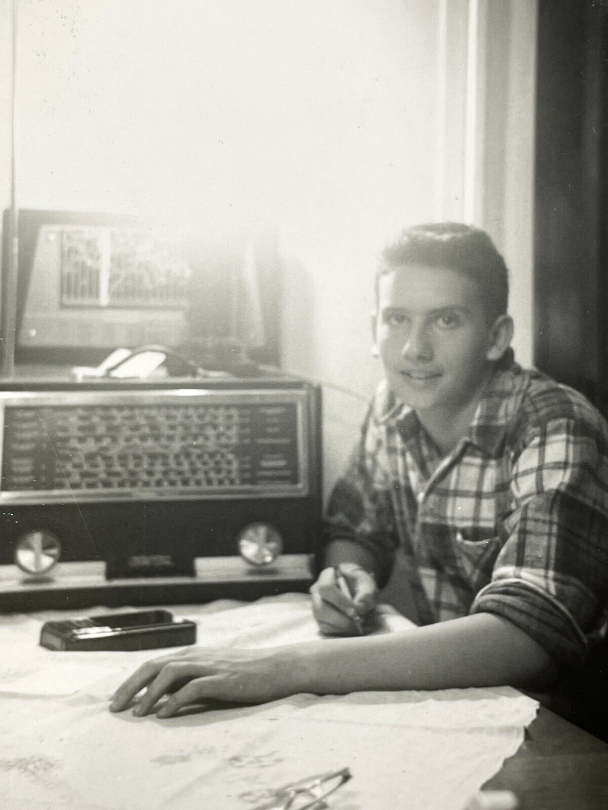 M8 Photograph Young Man Sunlight Artistic Vintage Radios Draws