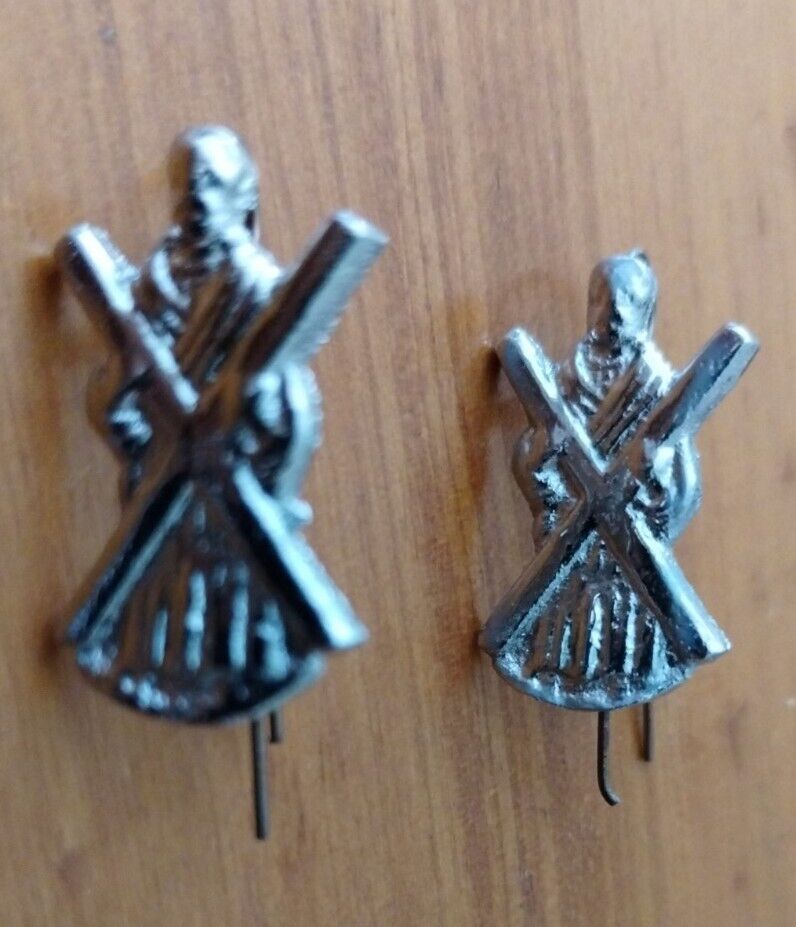 Royal Highland  Regiment Enamel Pin Badge ( Pair)