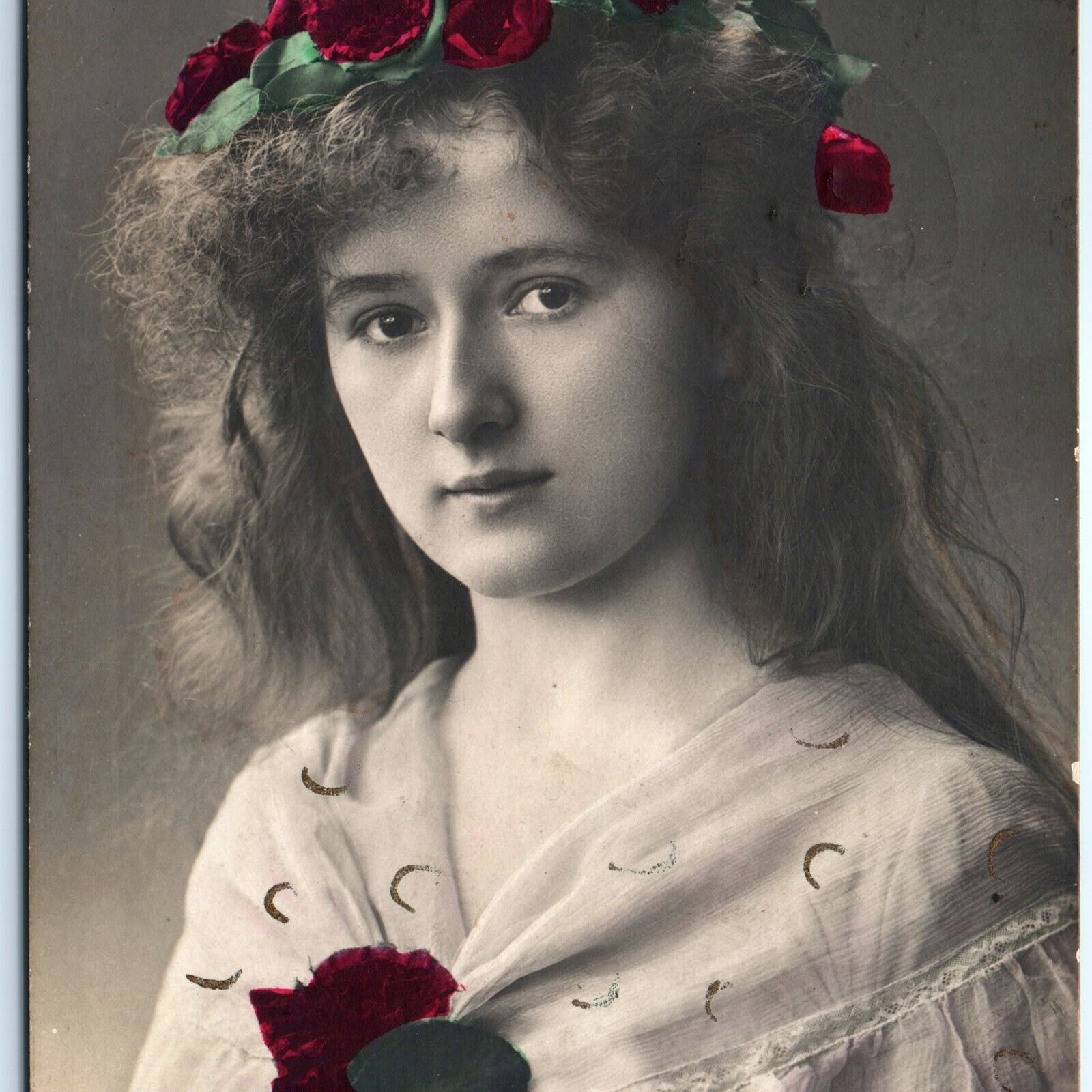 c1900s Adorable Young Lady w/ Hand Colored Roses Hair RPPC Cute Girl Photo A148
