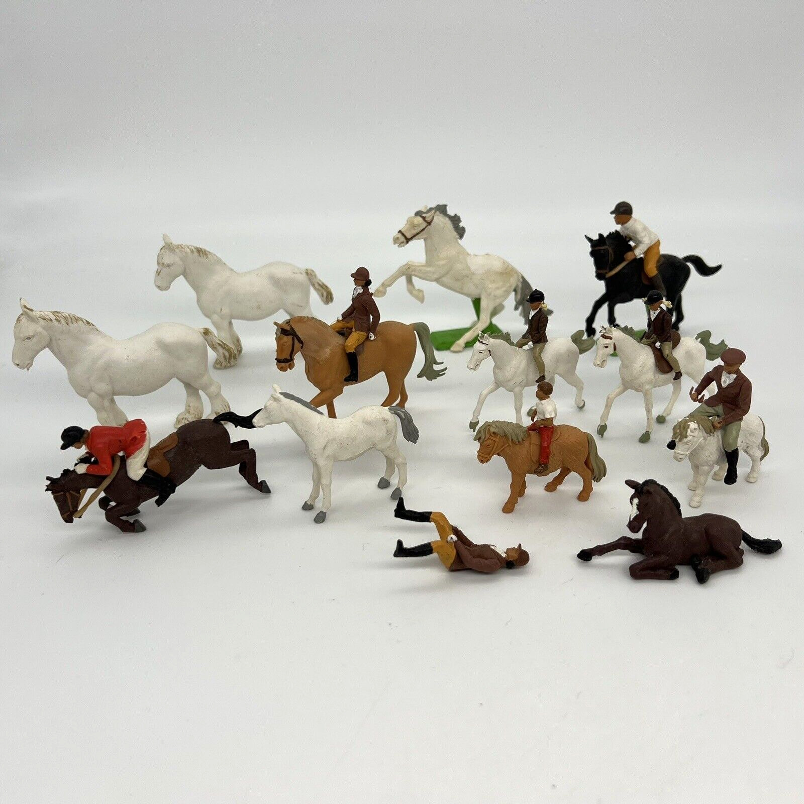 Vtg Britain\'s Ltd Miniature  Lot of Horses & Riders 19 Pieces England 1970\'s