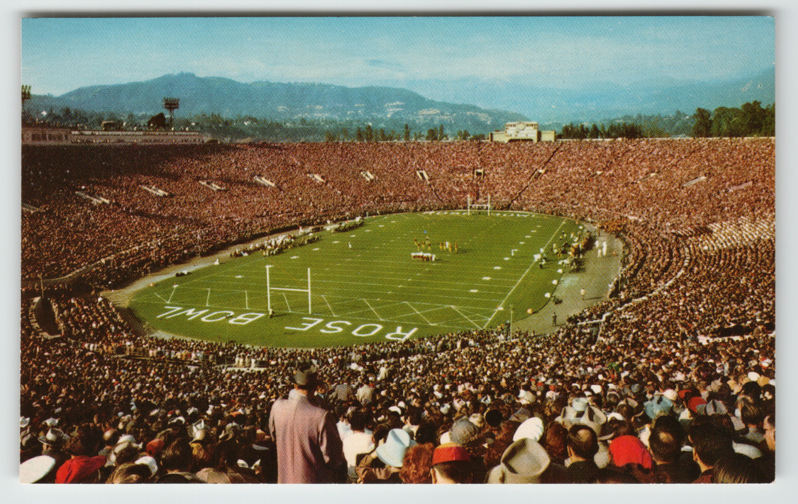 Postcard Chrome The Rose Bowl With a Large Crowd in Pasadena, CA.