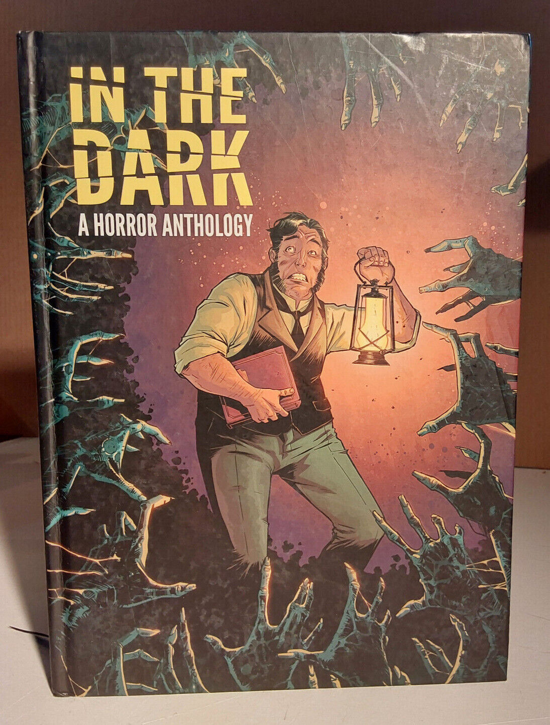In the Dark - A Horror Anthology - Hardcover - IDW Publishing - 2014