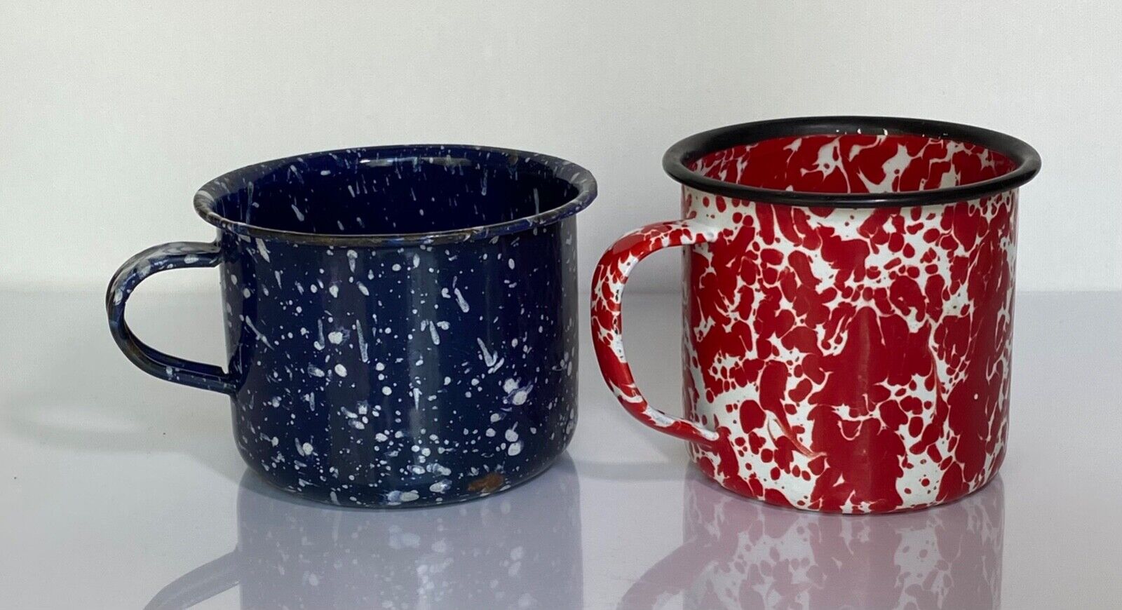 2 Vintage Granitewear Enamelwear Mugs Spatterware Red Blue 