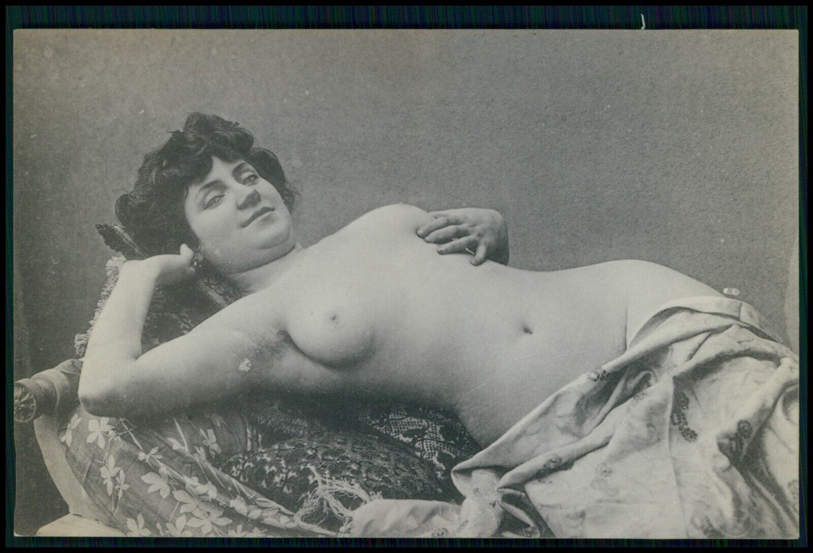 aa French photogravure nude woman Voluptuous girl original old 1910s postcard