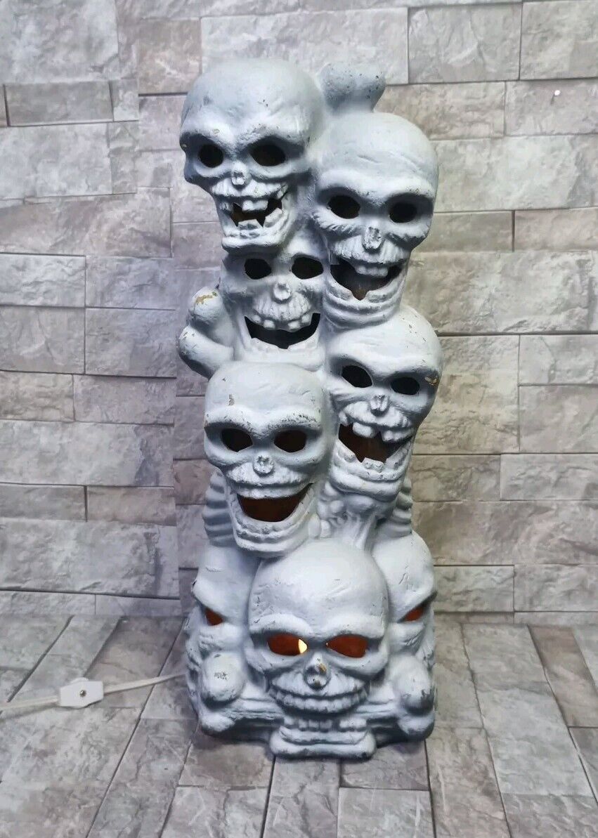 Vintage Trendmasters Halloween Stacked Skulls Tower Light up 18” Foam Blow Mold 