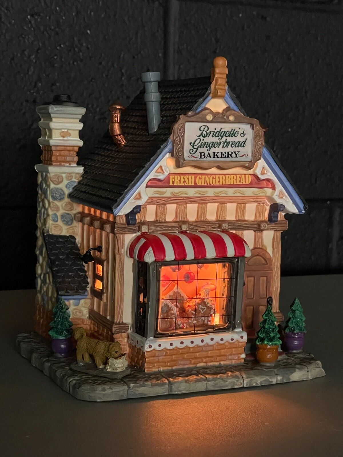 Lemax Bridgette\'s Gingerbread Bakery 2011 #15264 Christmas Village