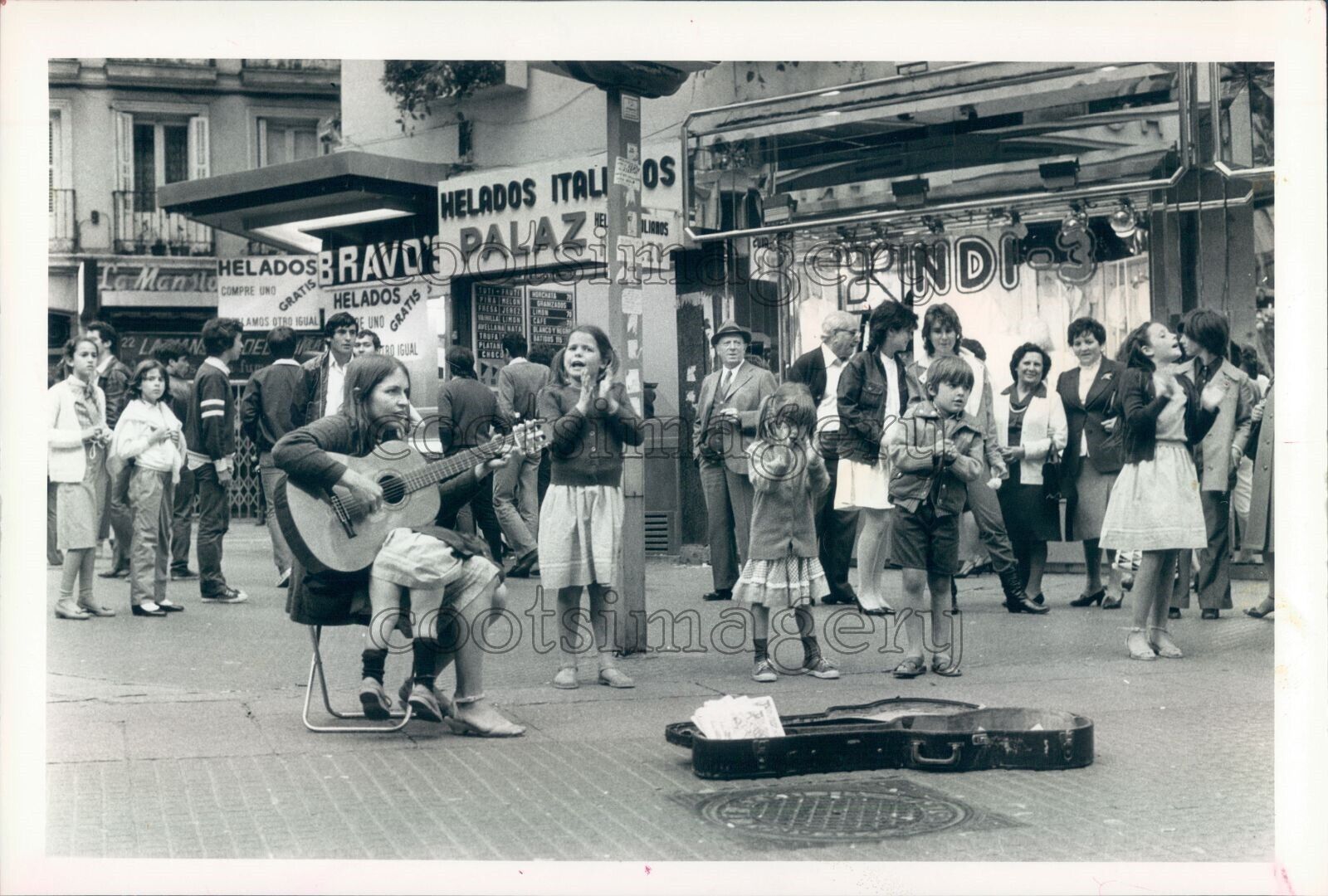 Press Photo Cuban Refugee Children Perform by Storefronts