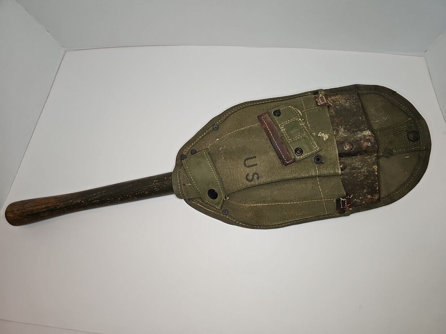 VTG WWII TRENCH SHOVEL w/ Canvas Sleeve