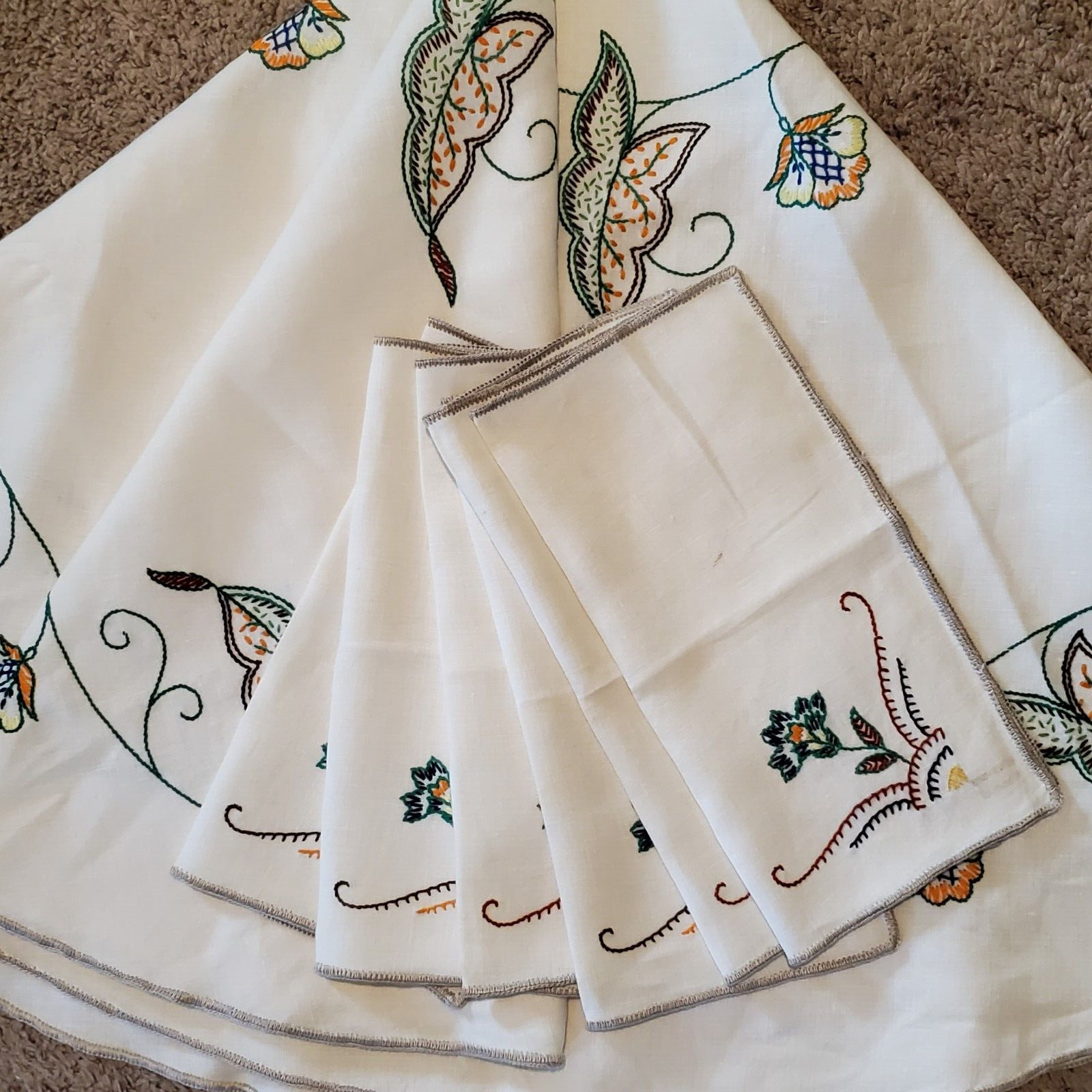 Vintage Hand Embroidery 60 Inch Table Cloth + 6 Napkins 13x13 Inch