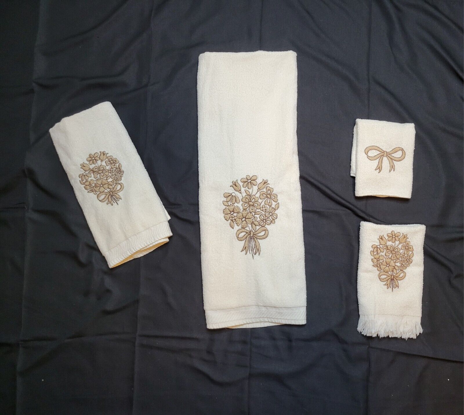 Set Of 4 Vintage Utica Towels Bath Hand Guest Washcloth Beige Embroidered
