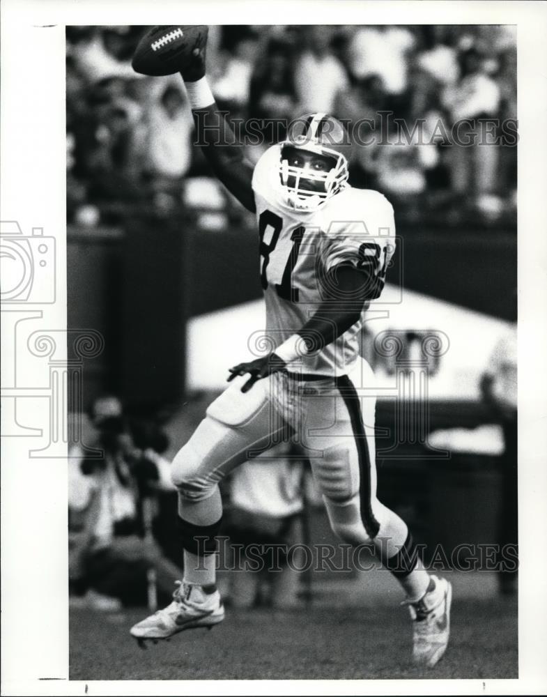 1989 Press Photo Derek Ternell, 13 yard touchdown pass from Kosar in 1st quarter