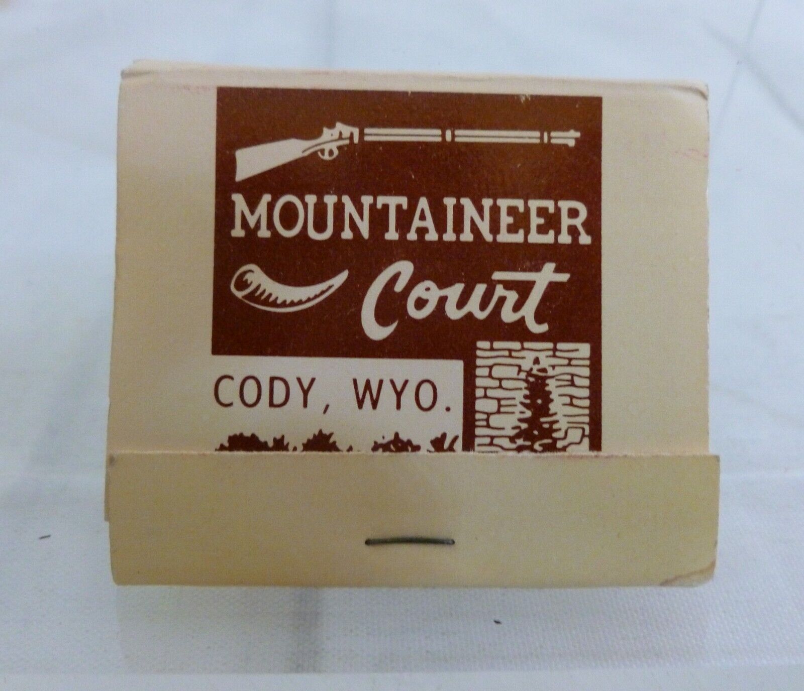 Vintage Matchbook Unstruck - Mountaineer Court / Cody\'s Finest Hotel - Cody, WY