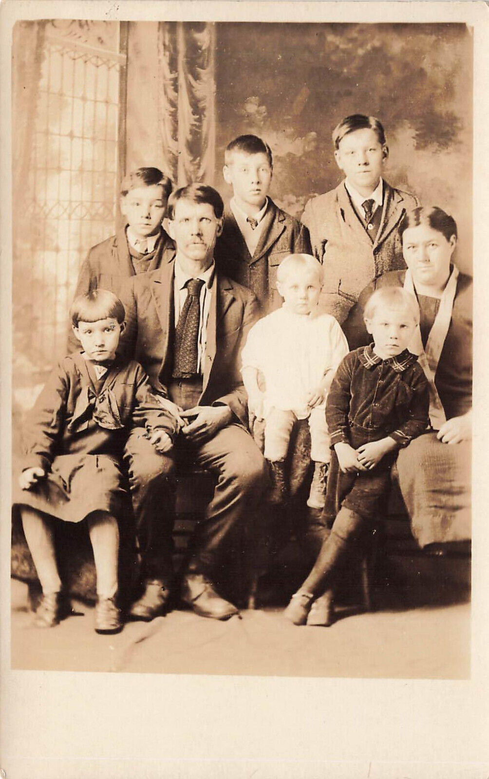 VINTAGE RPPC REAL PHOTO POSTCARD FAMILY WITH SIX CHILDREN ~ 5 BOYS 081023 S