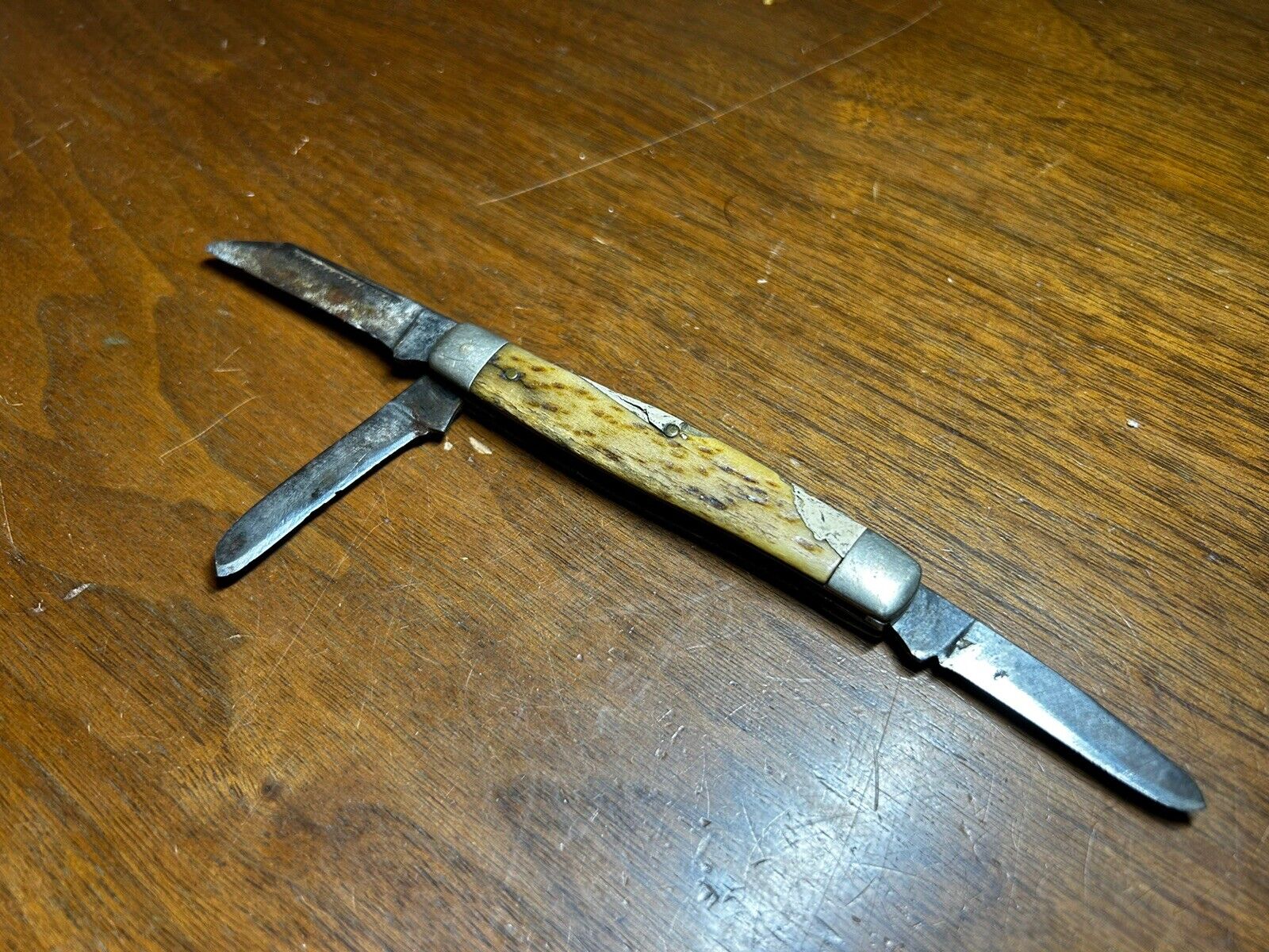 Old Vintage Antique Worn, Damaged Unknown Maker 3 Blade Pocketknife Pocket Knife
