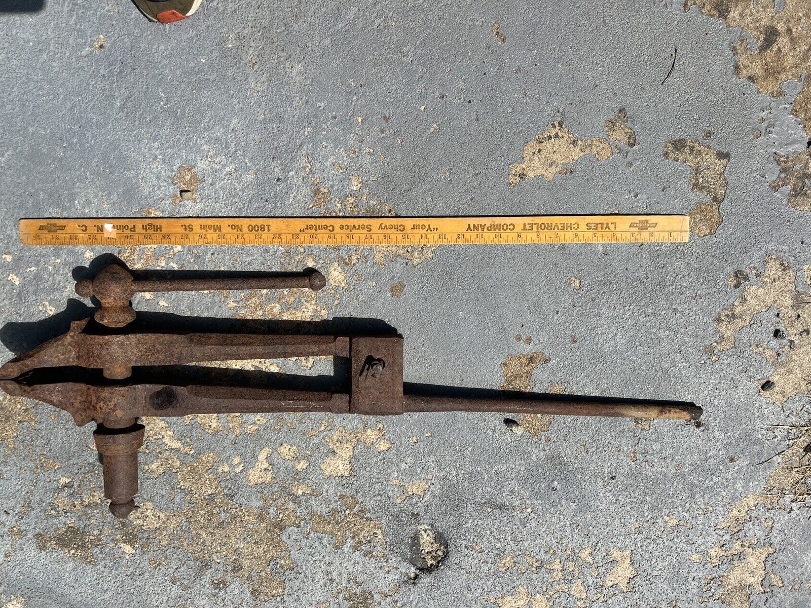 Vintage Antique Blacksmith Post Leg Vise forge anvil tool