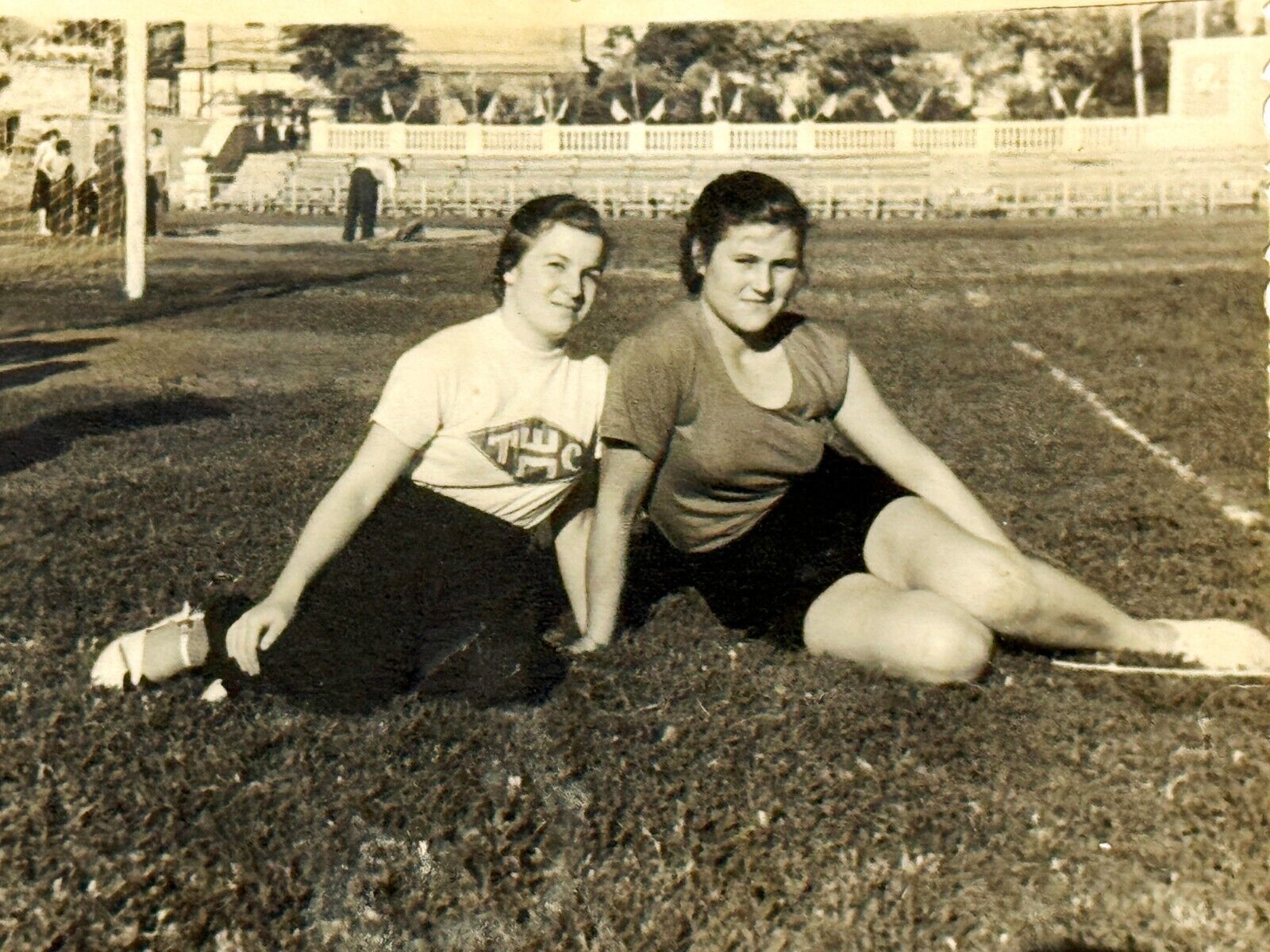 1956 Vintage Photo Beauty Girls Young Pretty Sports Students Portrait Snapshot