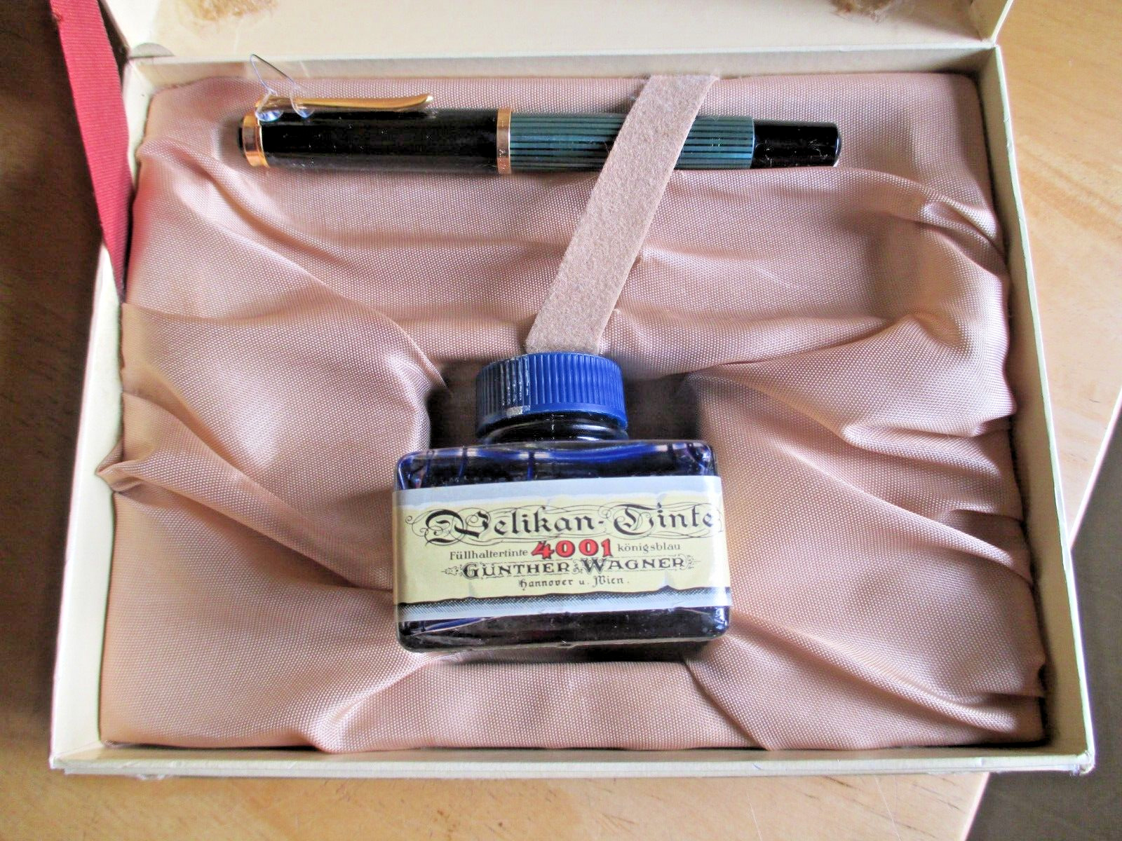 VTG  PELICAN FOUNTAIN PEN 14 K GOLD NIB WITH INK ORIGINAL BOX MADE IN GERMANY