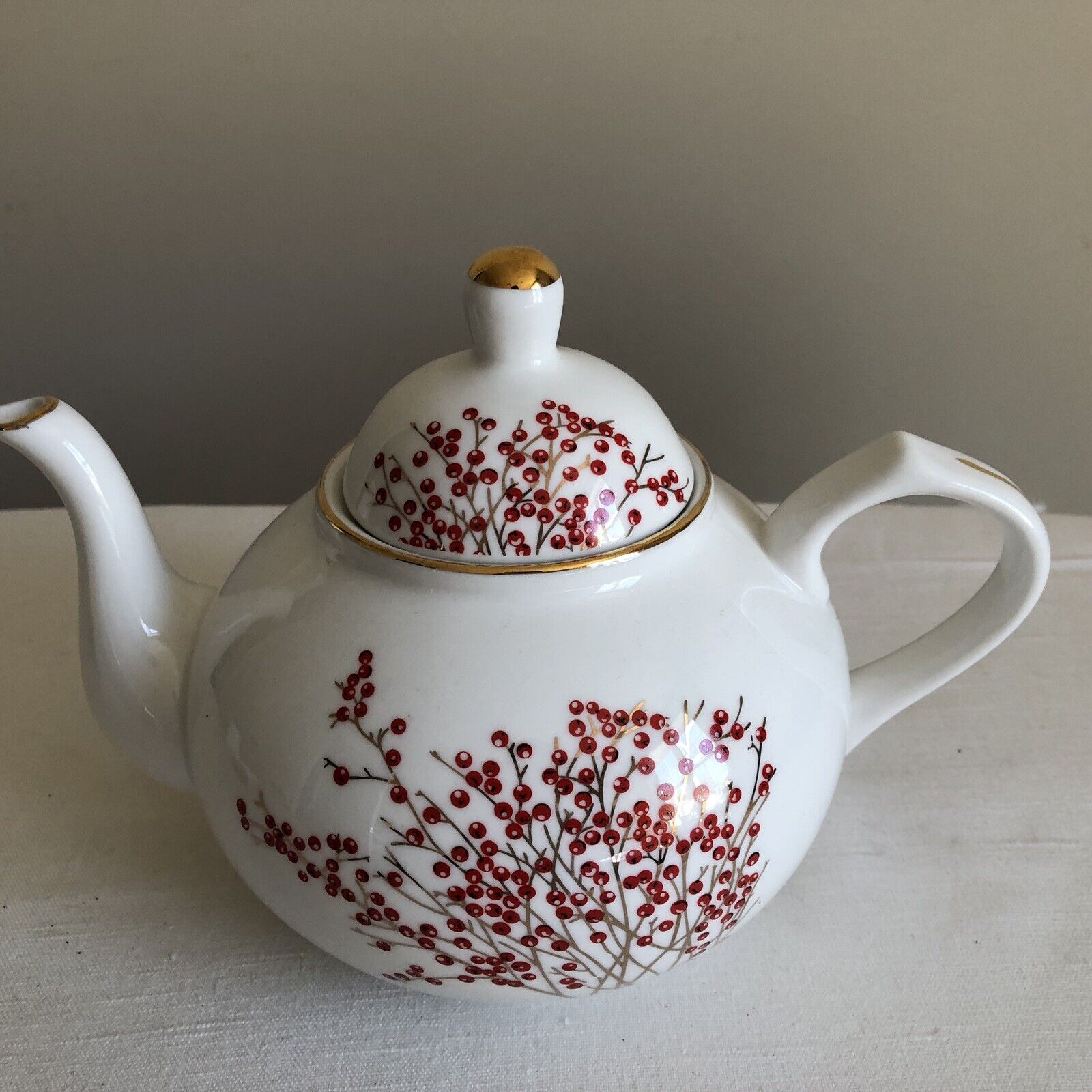 Nicole Miller Home Winterberry Tea Pot