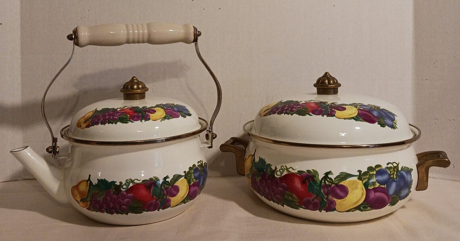 Vintage Enamel FRUIT Teapot & Dutch Oven Casserole pot Cornucopia Vitroceramic