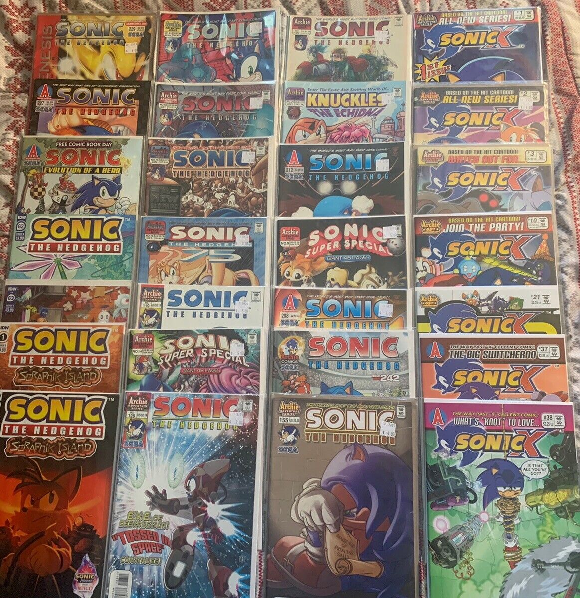 Lot Of 28 Sonic The Hedgehog Comic Books(Archie And iDW)