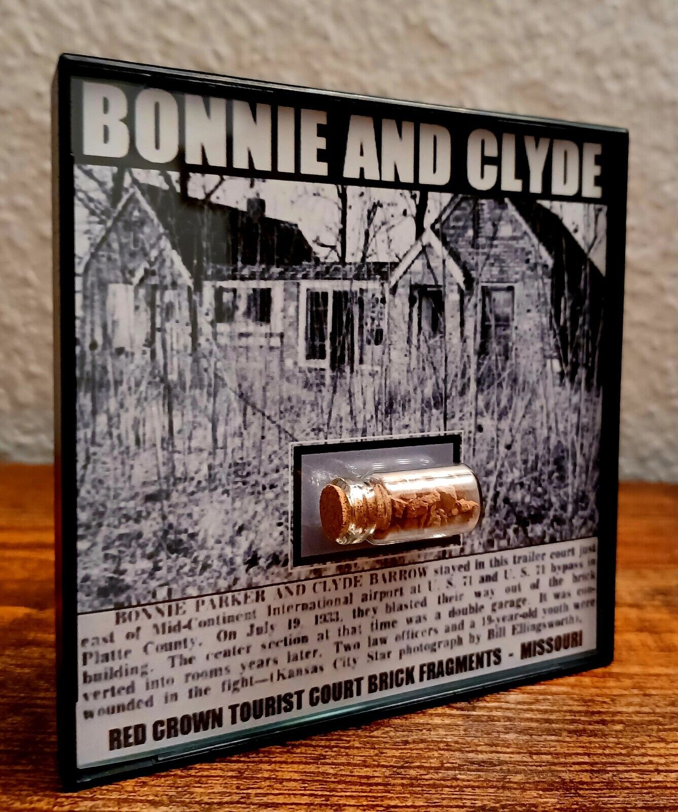Bonnie And Clyde Red Crown Tourist Court Brick Fragments Framed Relic Display