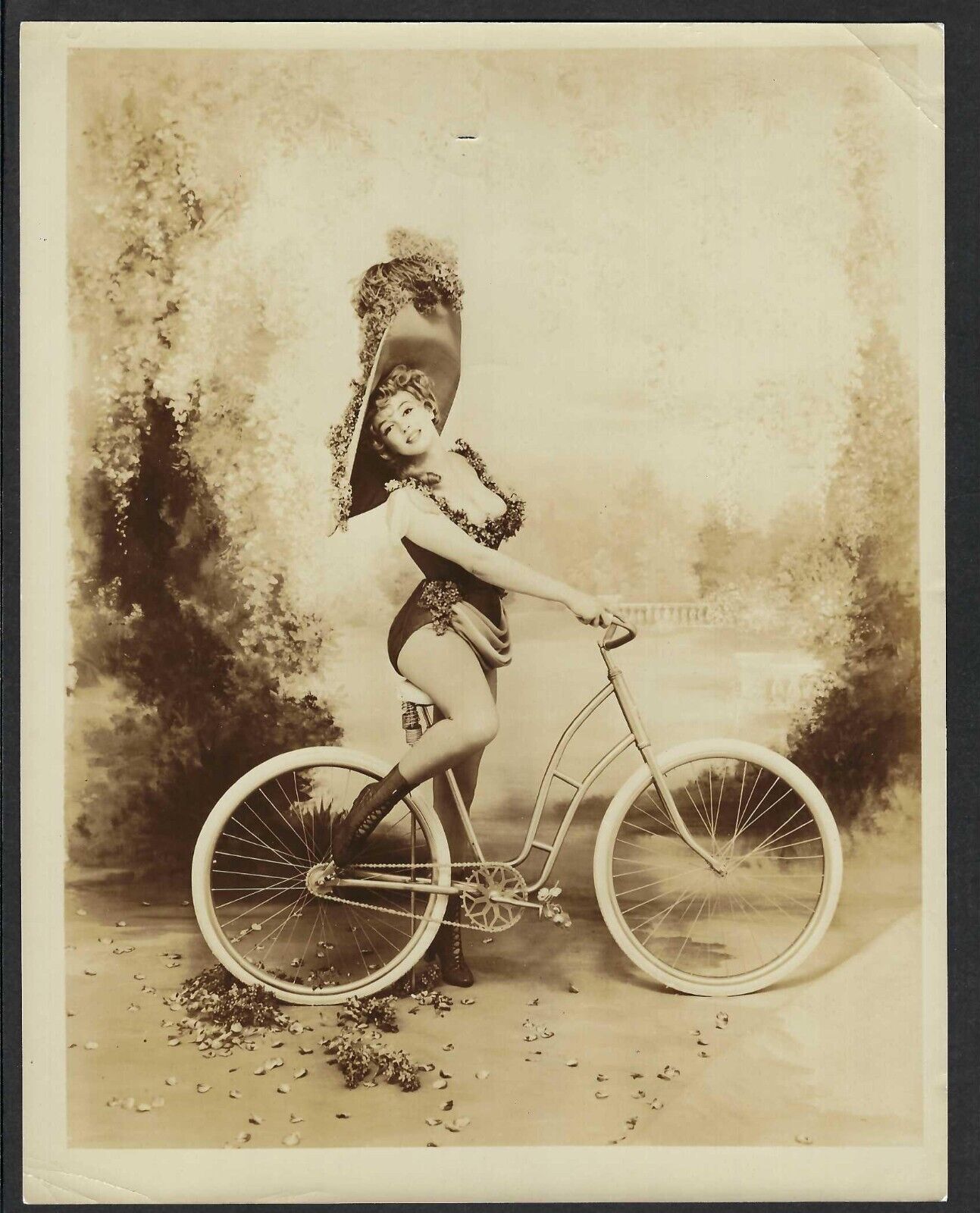 HOLLYWOOD MARILYN MONROE ACTRESS ON A BIKE VINTAGE ORIGINAL PHOTO