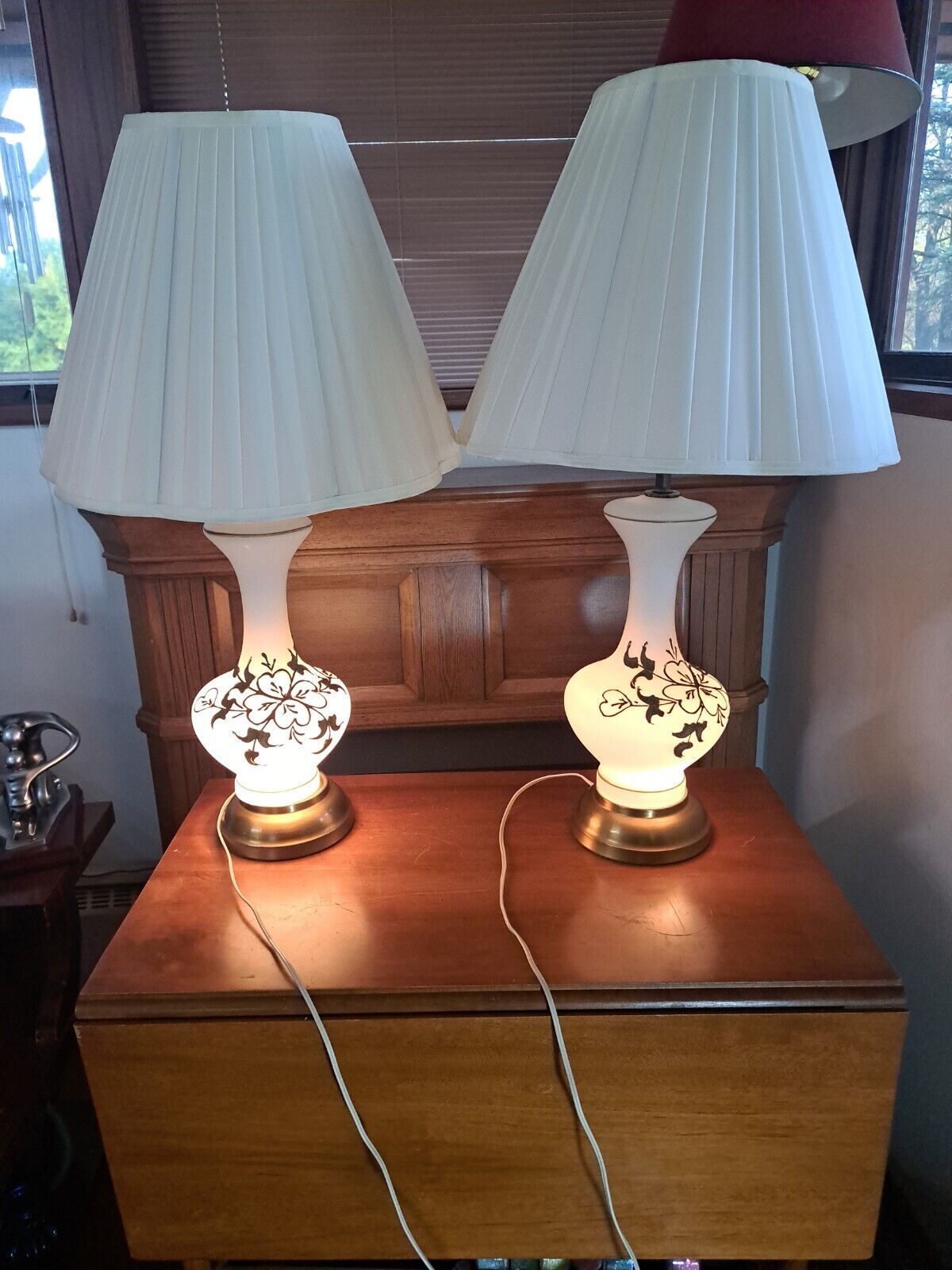2 Vintage MCM Table Lamps 3 Way Light White Glass Gold Metal Inlay Leaf 31\