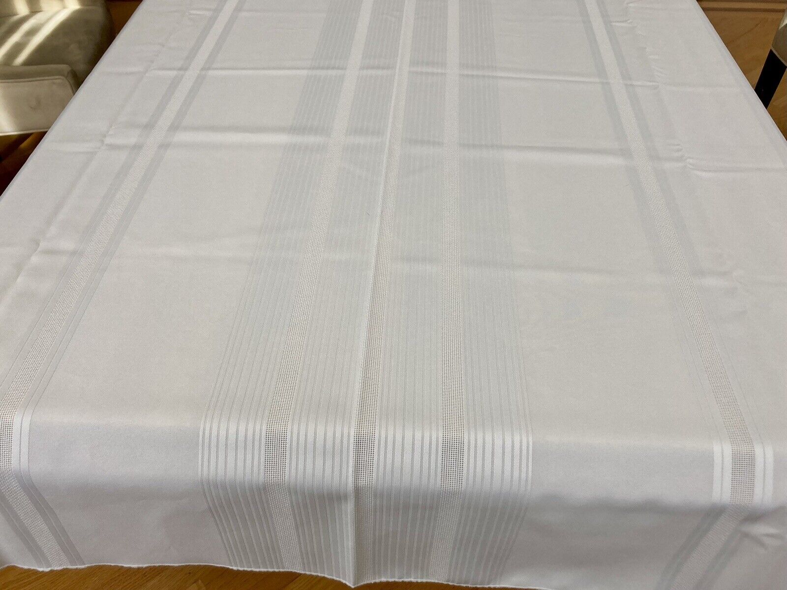 Vtg Large ELEGANT White Rectangular Tablecloth 60\