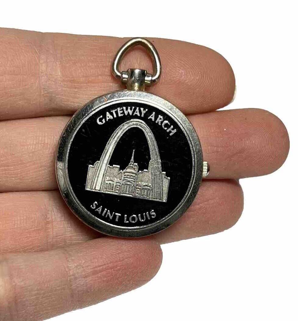 Gateway Arch St. Louis Missouri Souvenir Pocketwatch Slide Opening JJ1099