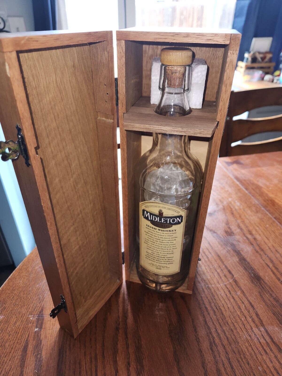 Middleton Very Rare Irish Whiskey Bottle And Case