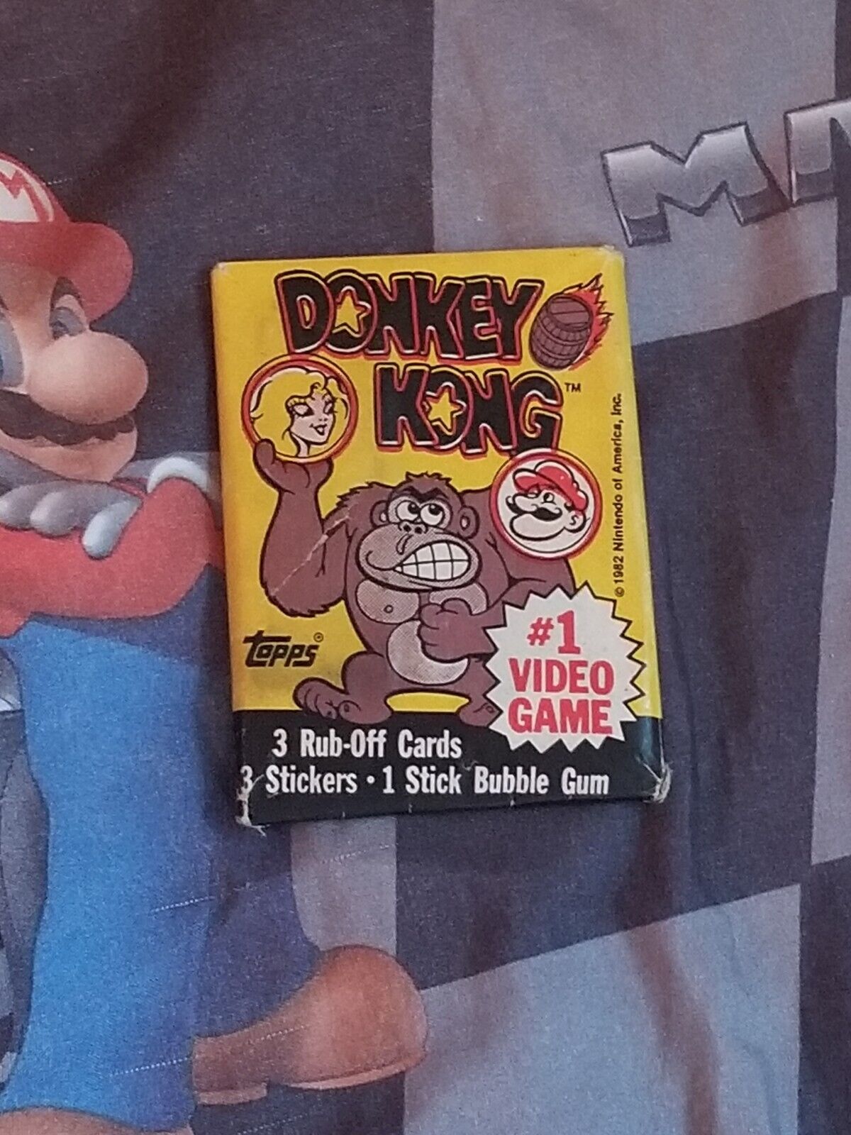 Nintendo Donkey Kong 1982 Topps Card pack - Very Good