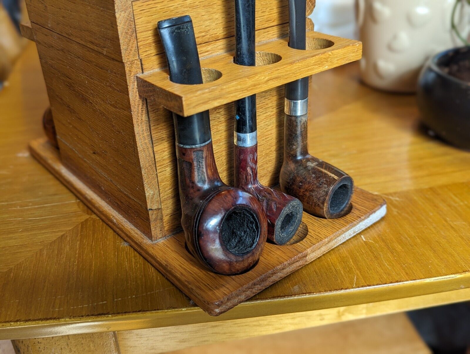 estate pipes lot of 5 and stand