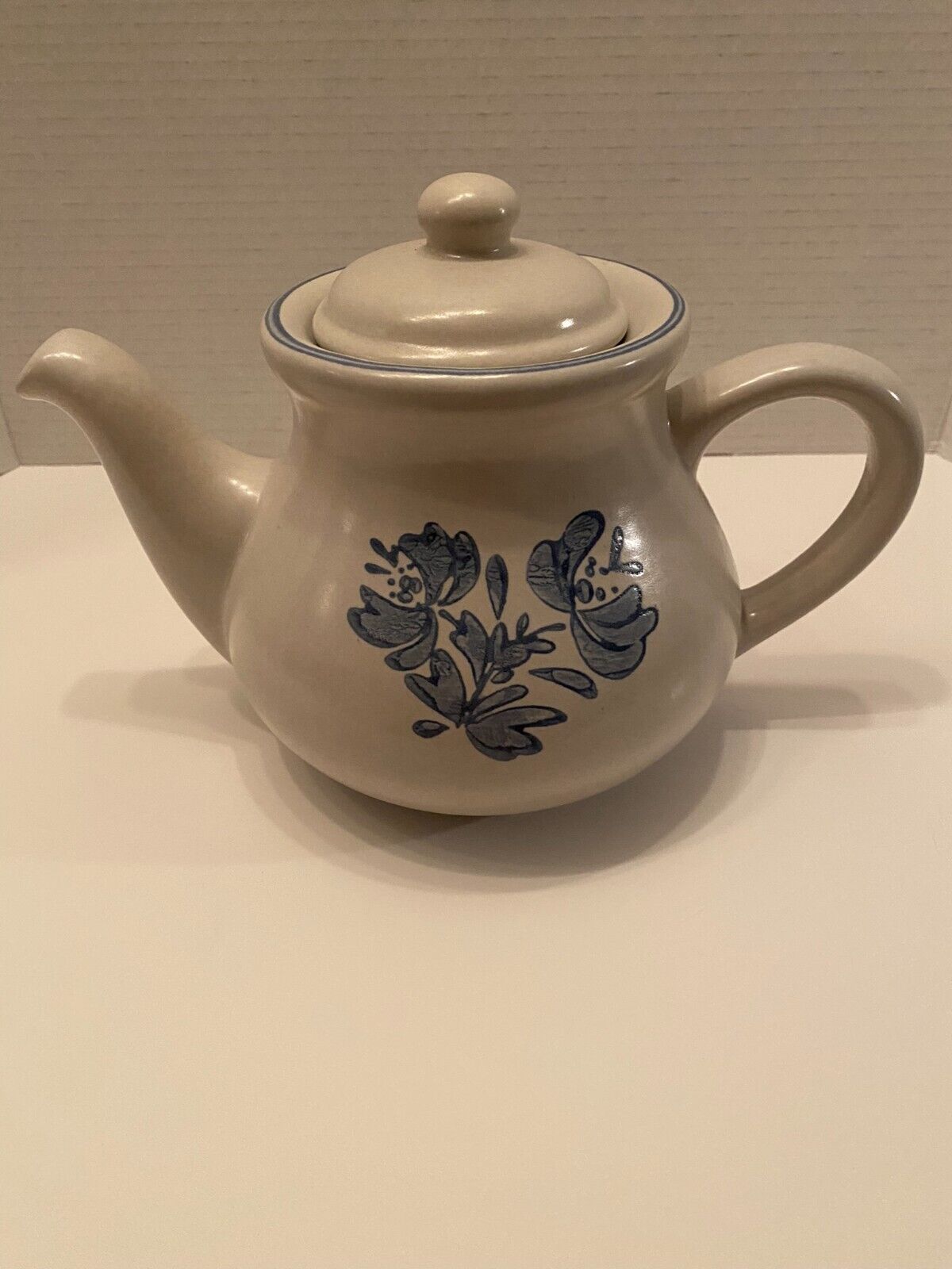 Pfaltzgraff Yorktowne Blue Print Stoneware 6 Cup Teapot Tea Coffee Pot w /Lid