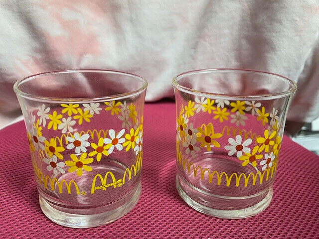Vintage 1981 McDonalds flower daisy glass SET OF 2 juice glasses collectible LOT