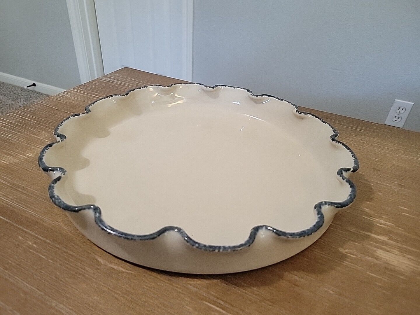 Vintage Stoneware 12.75in Pie Plate/Quiche Dish With Sponge Painted Fluted Edge
