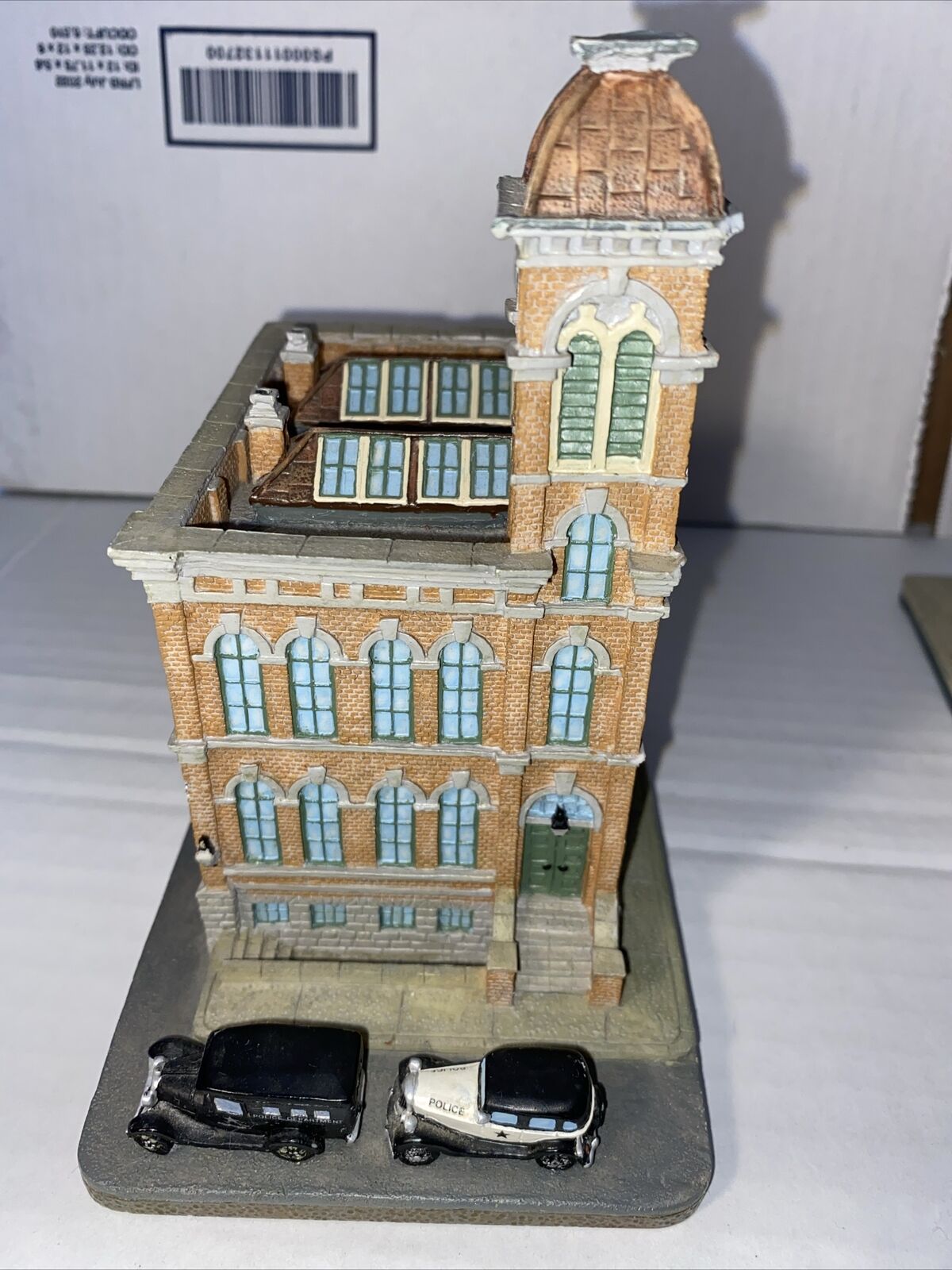 DANBURY MINT EAST CHICAGO AVENUE POLICE STN. CHGO. CLASSIC STATION COLLE CCTION
