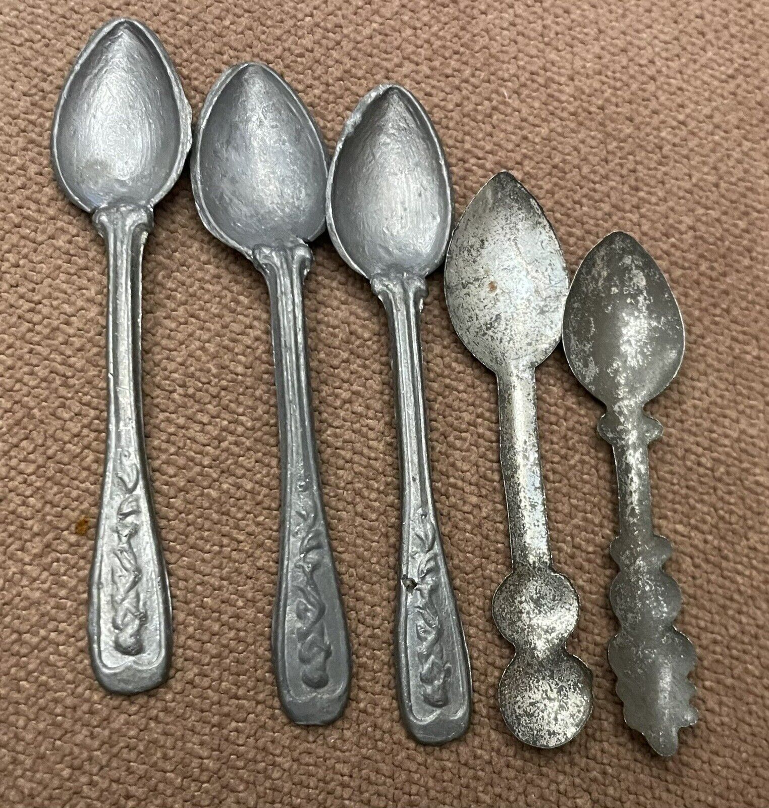 VINTAGE /POSSIBLY ANTIQUE  MINIATURE METAL (POSSIBLY PEWTER) SPOONS  
