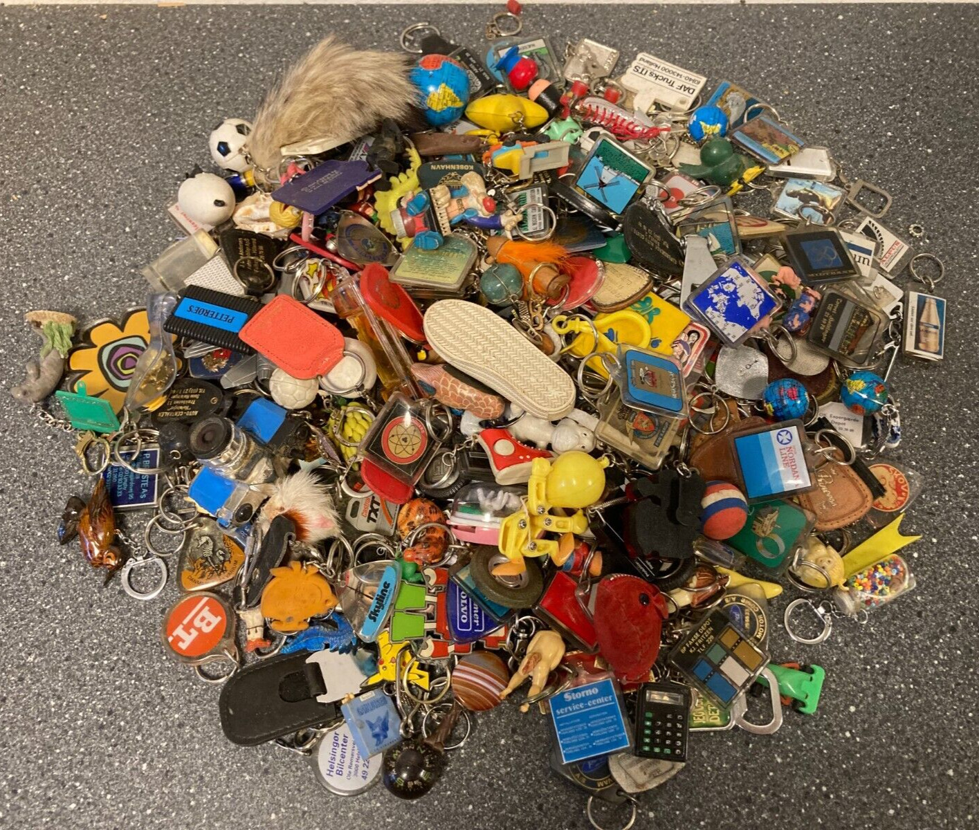 Vintage Danish Key Ring Collection - 300+ Assorted Advertising Keychains - 4 kg