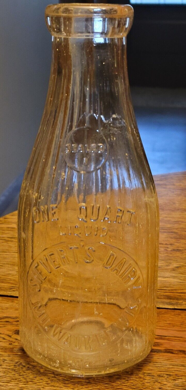 Rare Vintage Sievert's Dairy Milk Bottle Milwaukee WI Quart Ribbed