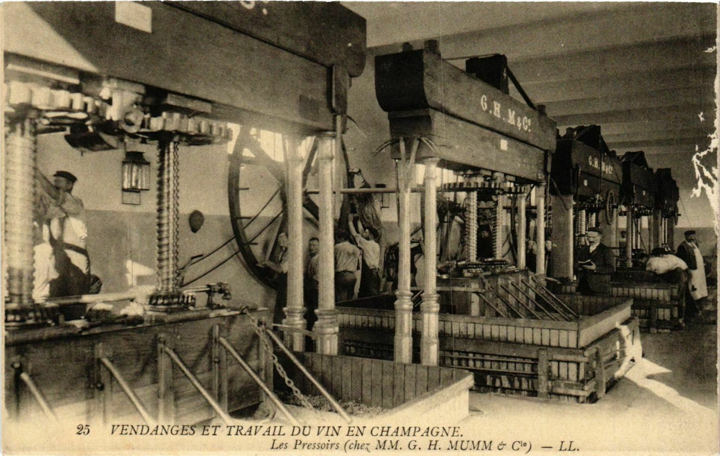 CPA G.H.MUMM Vendages et Travail du Vin in Champagne. Les Pressoirs (574803)