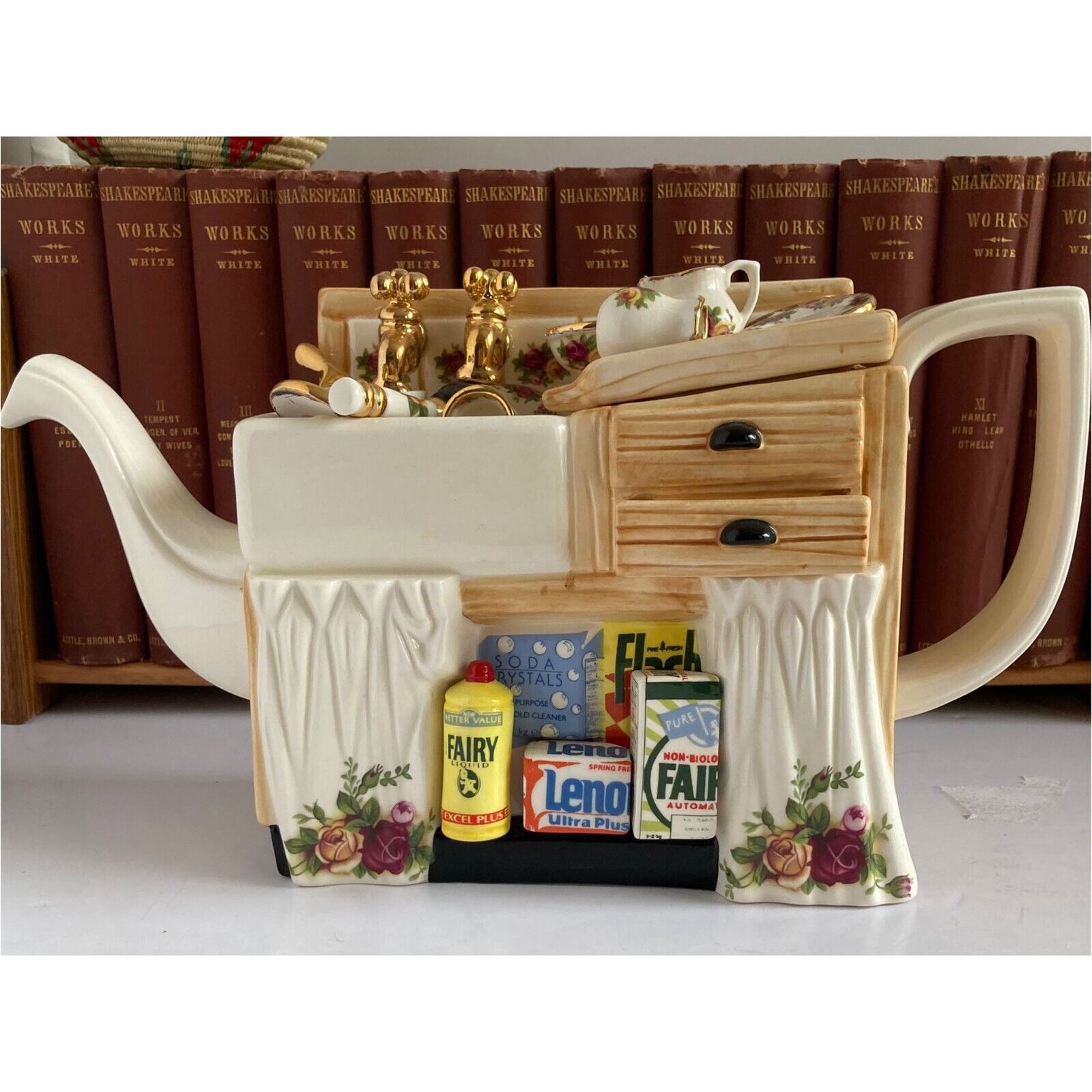 Vtg 1996 • Royal Albert Old Country Roses • Kitchen Sink Teapot • Paul Cardew