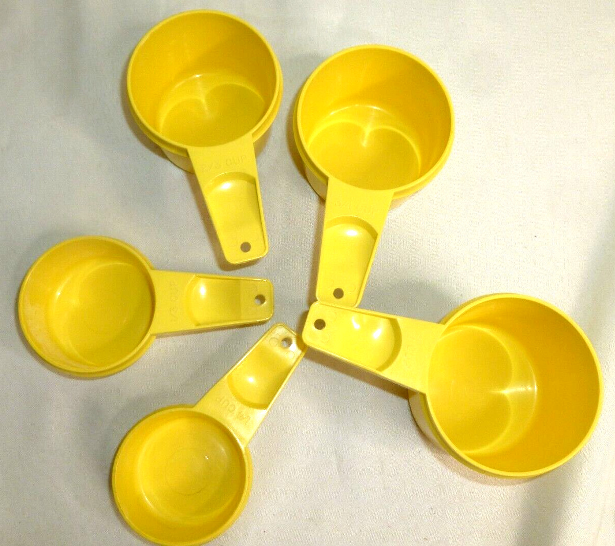 Tupperware Vintage Yellow Measuring Cup Set Of 5 - Missing 1/2 Cup nesting