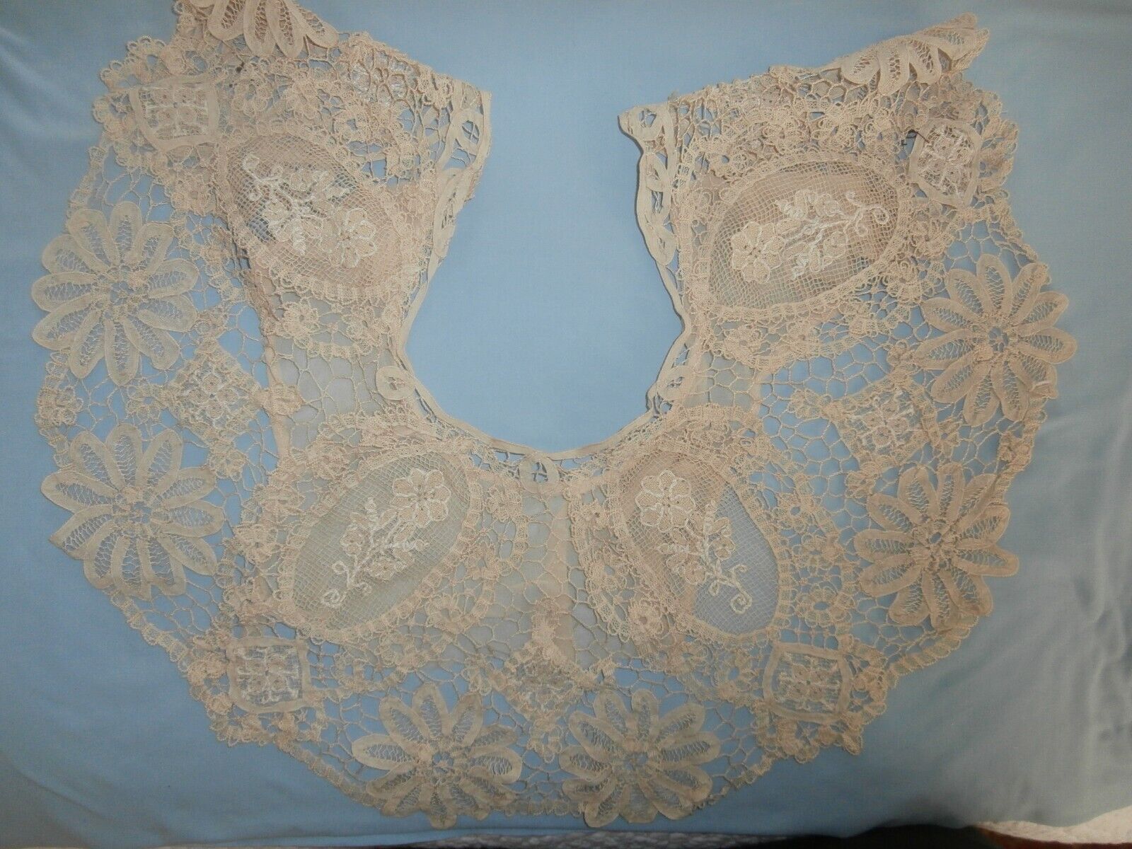 LARGE HANDMADE ANTIQUE VICTORIAN ADULT SIZE LACE COLLAR 19TH CENTURY