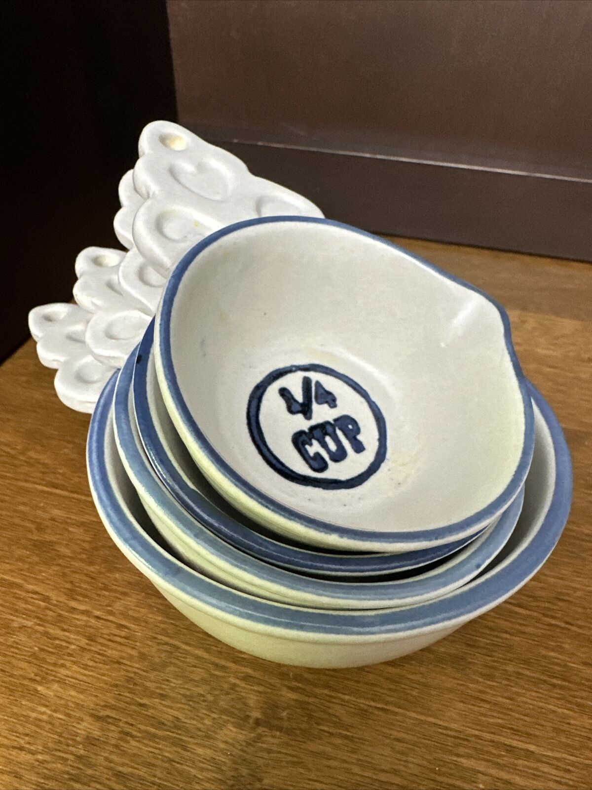 Pfaltzgraff Yorktowne Measuring Cup Set of 4 Blue Center Vintage