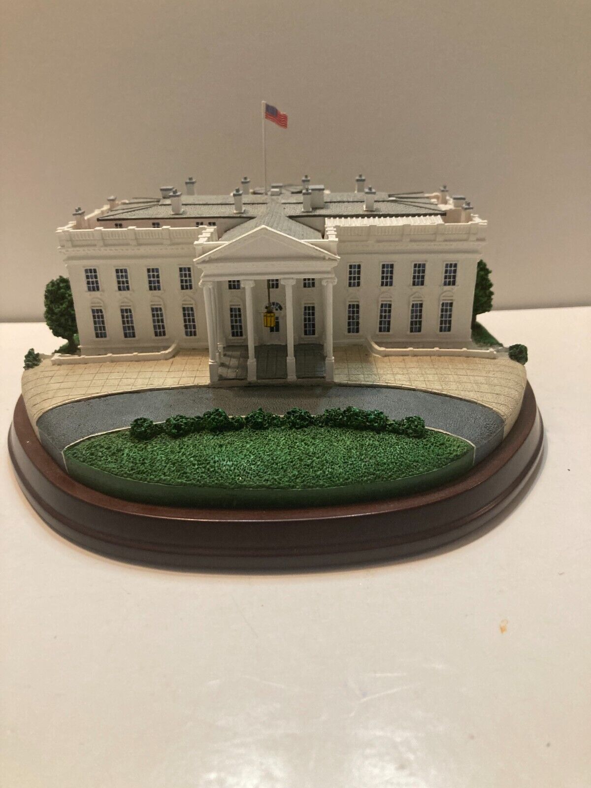 Danbury Mint Landmark The White House Washington, DC 8\