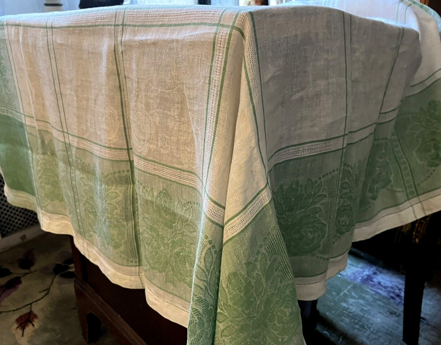 Vintage Damask White/Green Rectangular  Tablecloth Beautiful Floral Design 64 x