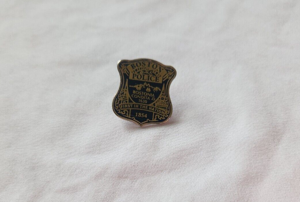 Pins Badges Medals Bostonia Condita 1630 Boston Police 1854 First in the Nation