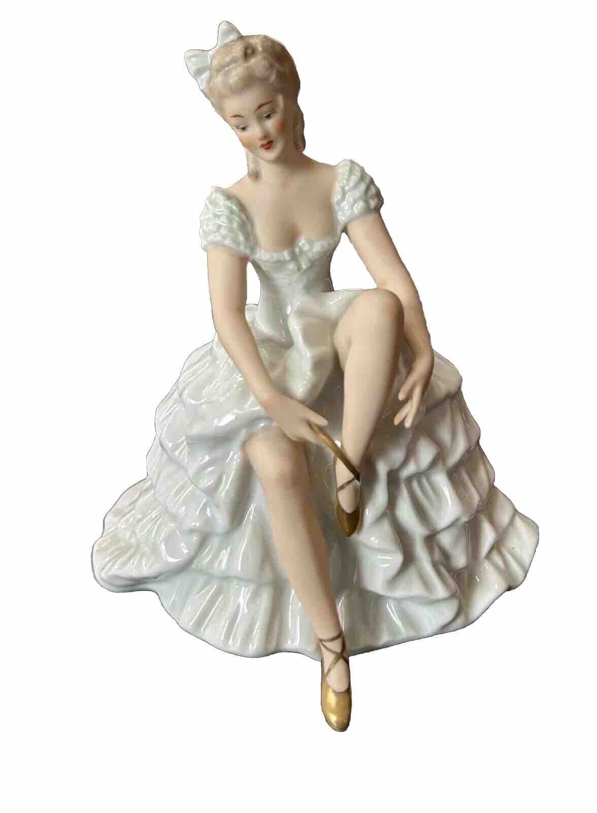 Vintage Wallendorf 1764 Lady Ballerina Dancer Fine Porcelain Bisque Figurine EUC