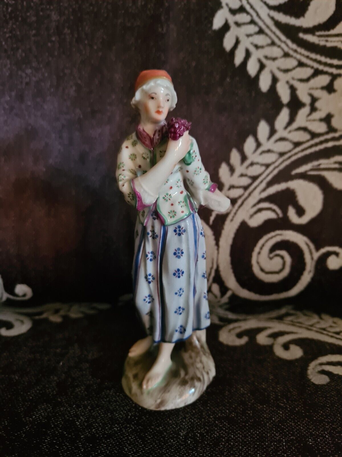 antique 18 Century ludwigsburg porcelain figurine